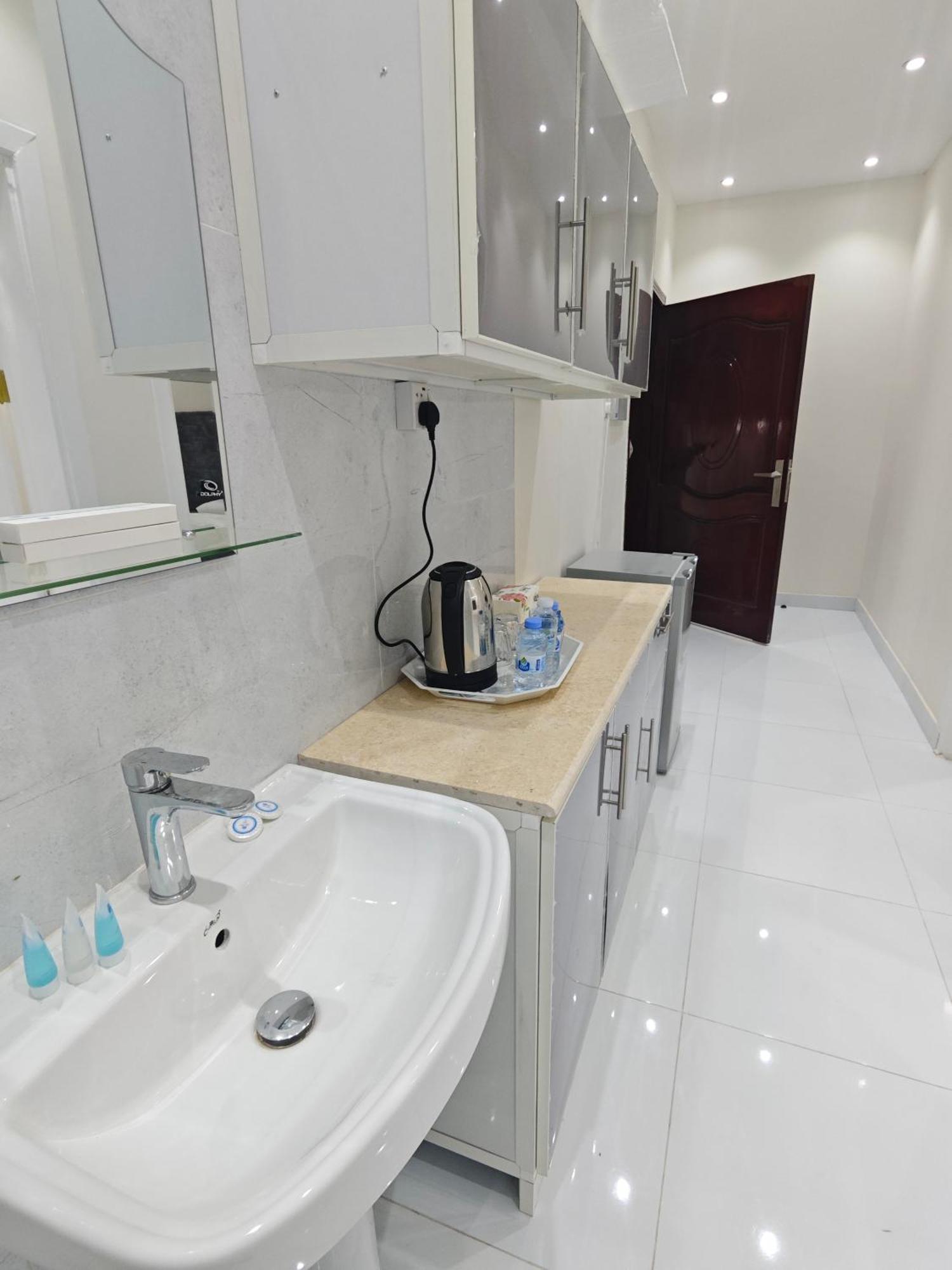 Yaqoot Al Madina Suites Al Awali Extérieur photo